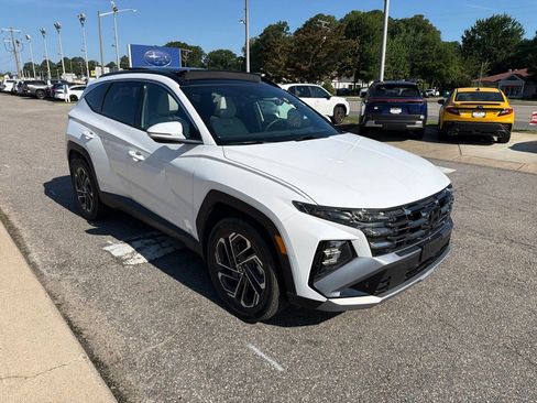 Used 2025 Hyundai Tucson Limited AWD/4WD image 4