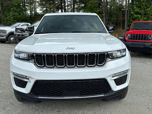 Used 2025 Jeep Grand Cherokee Limited AWD/4WD image 3