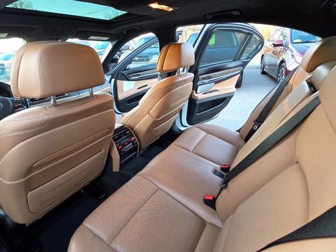 Used 2015 BMW 750i xDrive image 33