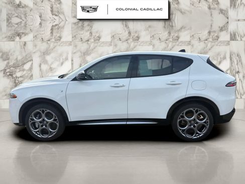 Used 2024 Alfa Romeo Tonale Ti w/ Premium Interior Package AWD/4WD image 2