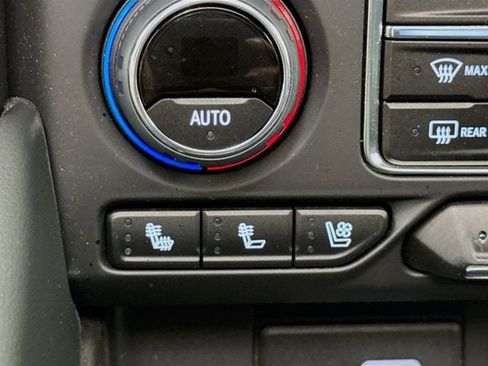 Used 2024 Chevrolet Suburban High Country image 18