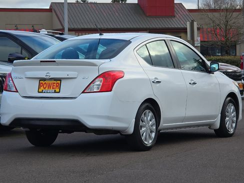 Used 2017 Nissan Versa SV image 4