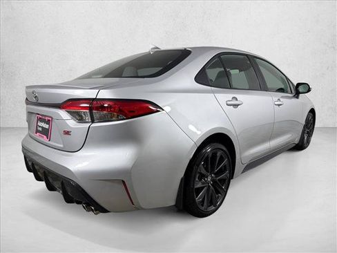 Used 2024 Toyota Corolla SE FWD image 3