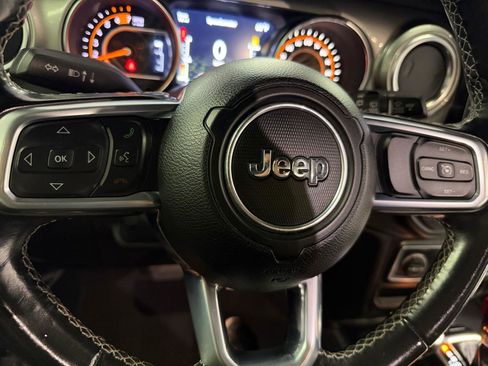 Used 2020 Jeep Wrangler Unlimited Sahara AWD/4WD image 18