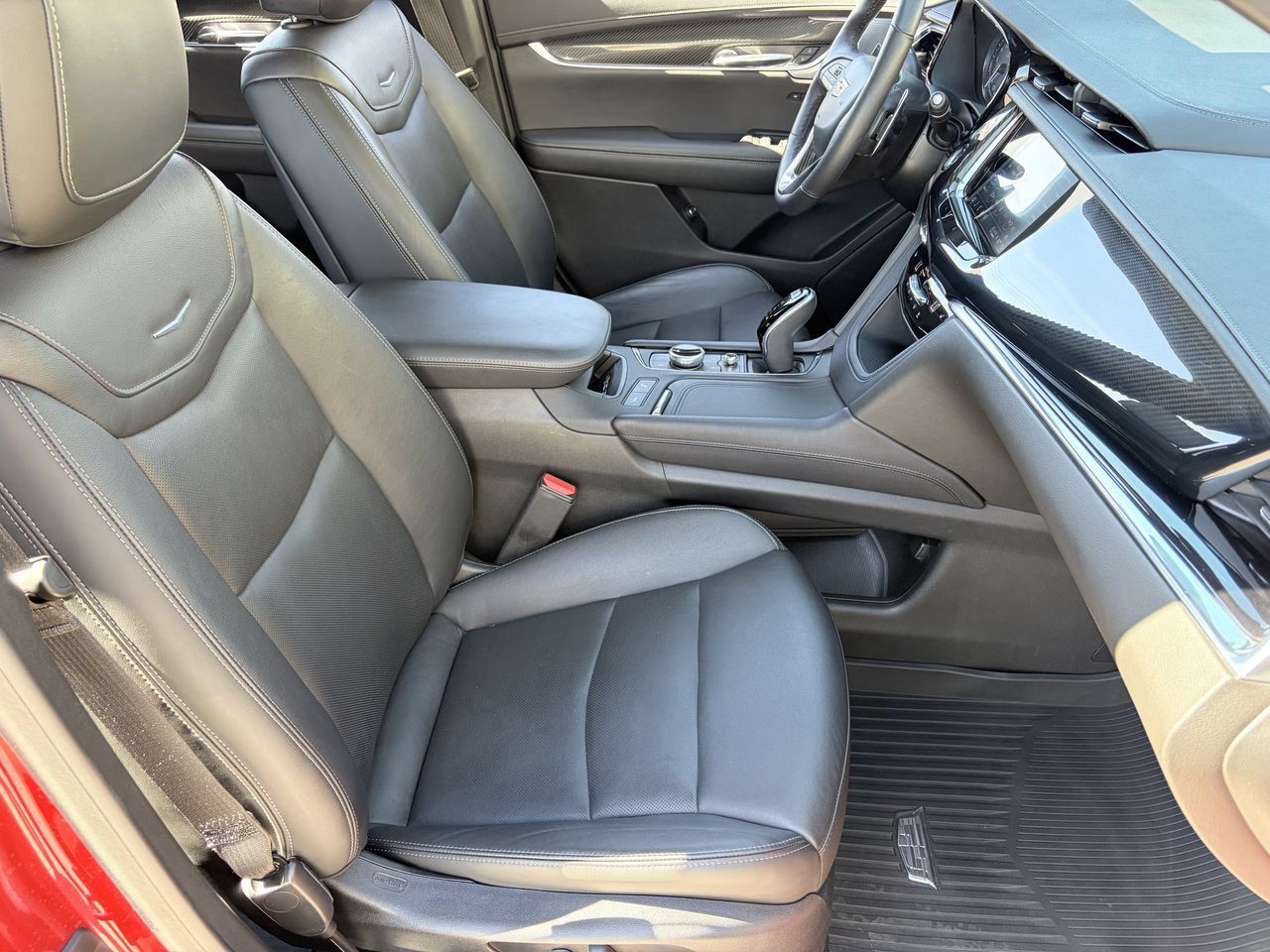 Used 2021 Cadillac XT6 Sport w/ LPO, ONYX Package AWD/4WD image 10