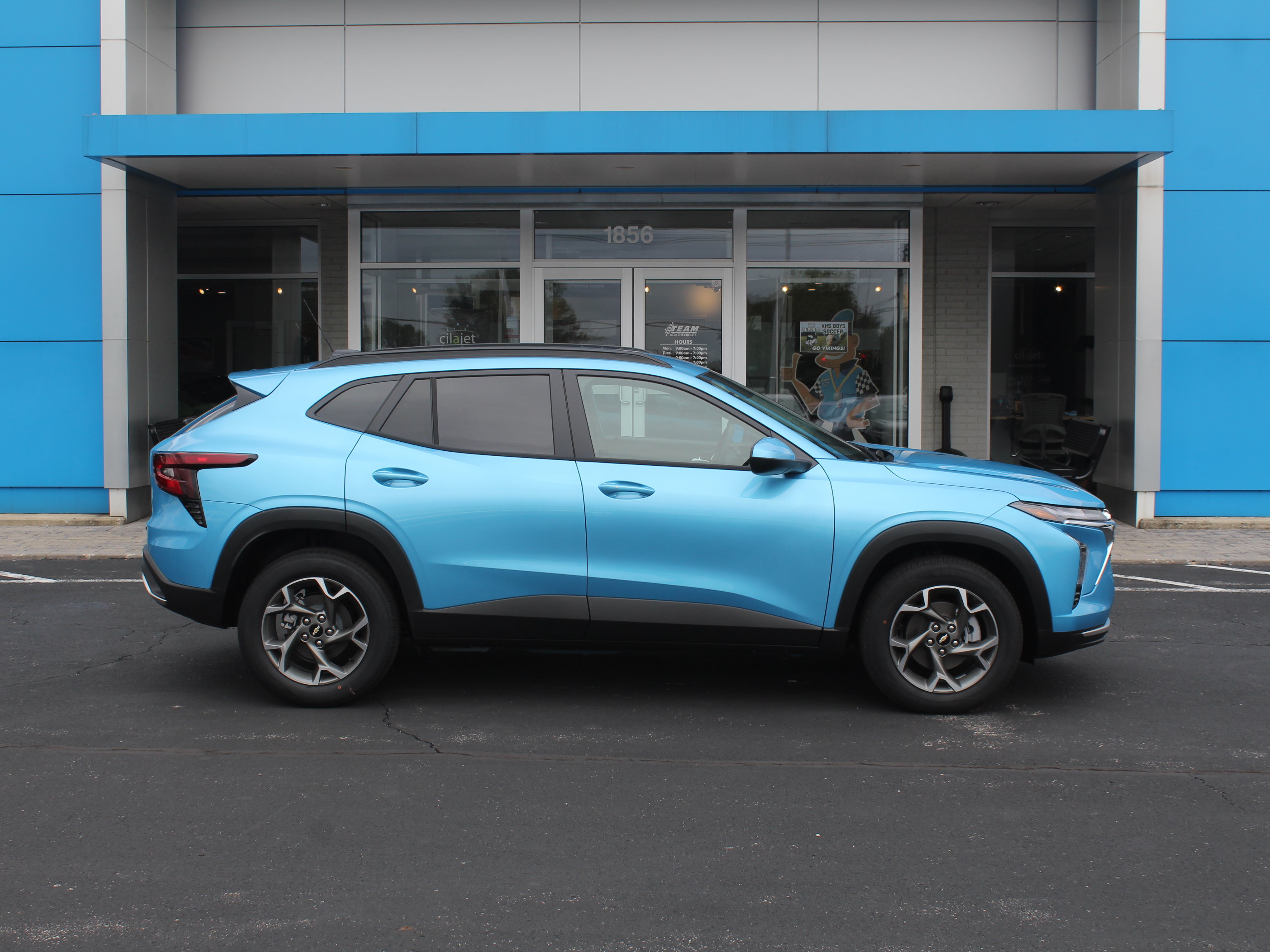 New 2026 Chevrolet Trax LT w/ LT Convenience Package FWD image 18