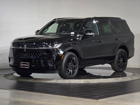 New 2025 Lincoln Navigator L Reserve w/ Jet Appearance Package image 4