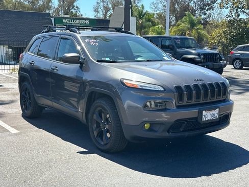 Used 2016 Jeep Cherokee Latitude AWD/4WD image 2