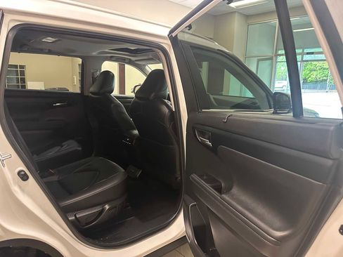 Used 2023 Toyota Highlander XLE AWD/4WD image 27