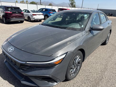 Used 2024 Hyundai Elantra SEL FWD image 1