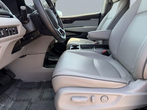 Used 2024 Honda Odyssey Elite image 7