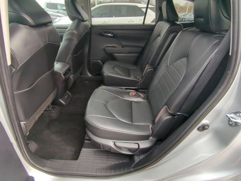 Certified 2021 Toyota Highlander XLE image 16