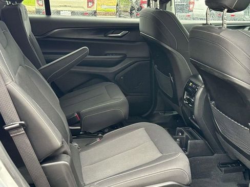 Used 2023 Jeep Grand Cherokee L Laredo RWD image 12