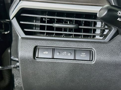 Used 2025 Nissan Altima 2.5 SV FWD image 17
