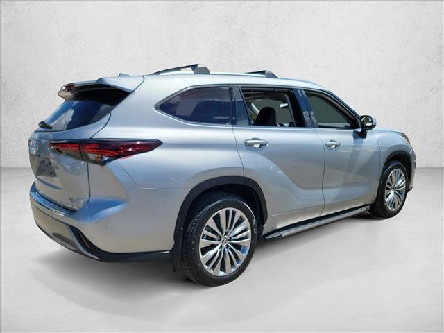 Used 2025 Toyota Highlander Platinum AWD/4WD image 5