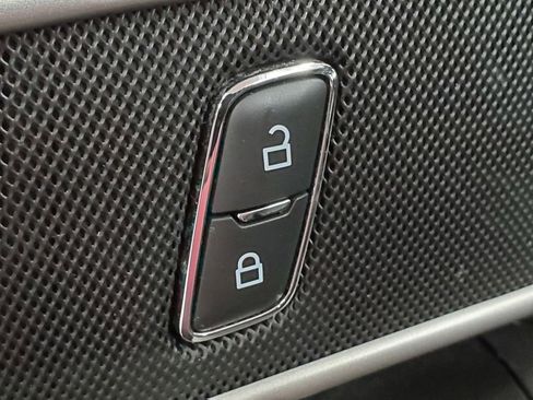 Used 2020 Ford Explorer XLT w/ Equipment Group 202A image 27