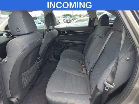 Used 2019 Kia Sorento FWD V6 image 7