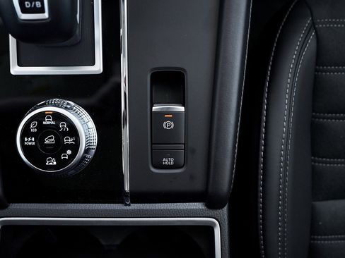 New 2025 Mitsubishi Outlander SE image 43