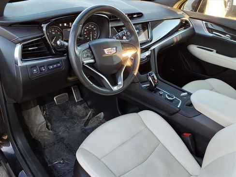 Used 2023 Cadillac XT6 Sport w/ Technology Package image 3