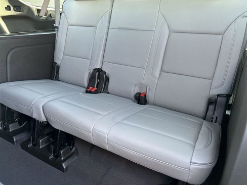 Used 2024 GMC Yukon XL SLT w/ SLT Luxury Package AWD/4WD image 35