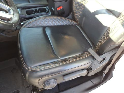 Used 2023 Jeep Wrangler Unlimited Sahara image 17