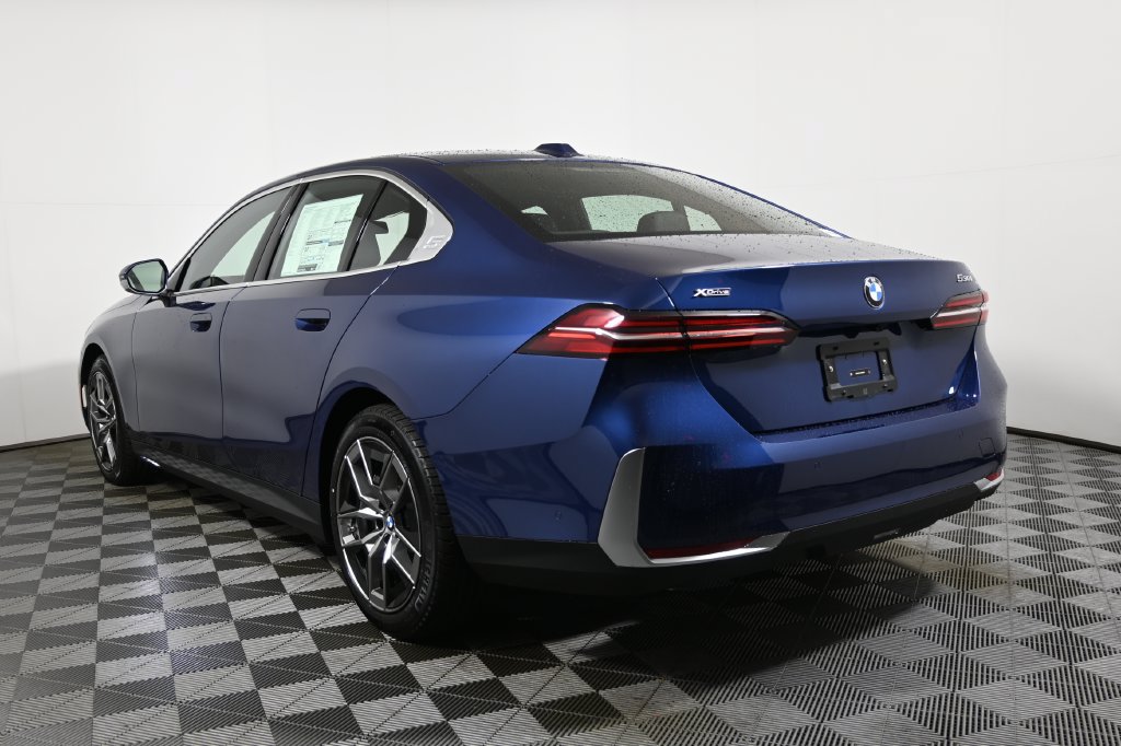 Used 2026 BMW 530i xDrive AWD/4WD image 5
