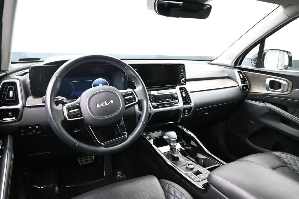 Certified 2023 Kia Sorento SX Prestige AWD/4WD image 11