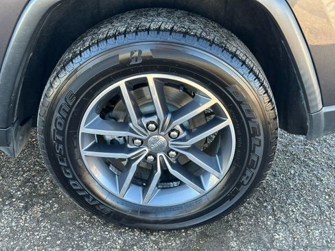 Used 2017 Jeep Grand Cherokee Limited image 33