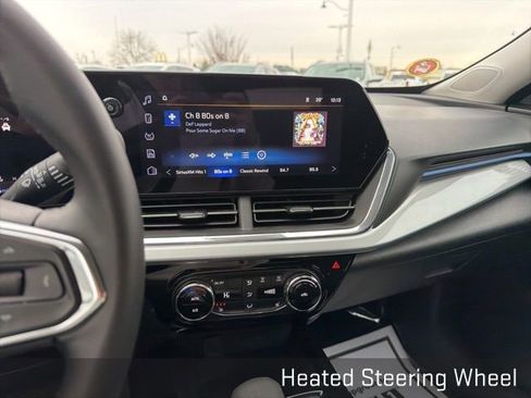 Used 2025 Chevrolet Trax LT w/ LT Convenience Package image 33