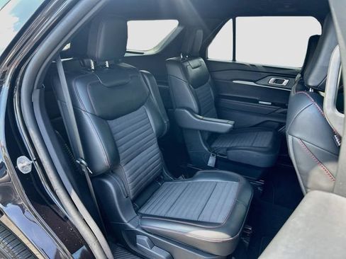 Certified 2025 Ford Explorer ST-Line AWD/4WD image 37