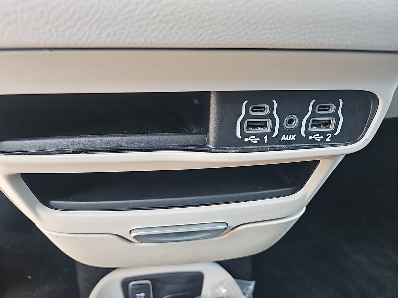Used 2023 Chrysler Pacifica Touring-L FWD image 18