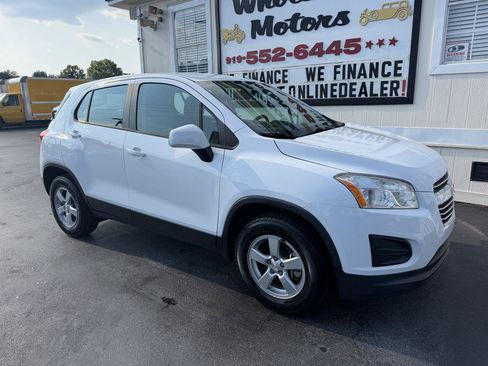 Used 2016 Chevrolet Trax LS AWD/4WD image 2