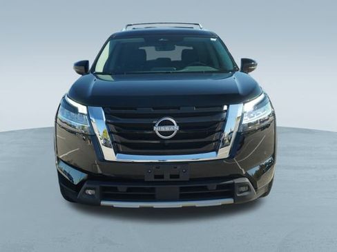 Used 2023 Nissan Pathfinder SL image 2