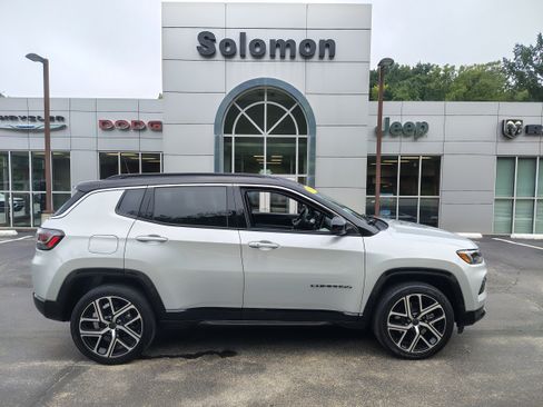 Certified 2025 Jeep Compass Limited w/ Elite Group AWD/4WD image 1