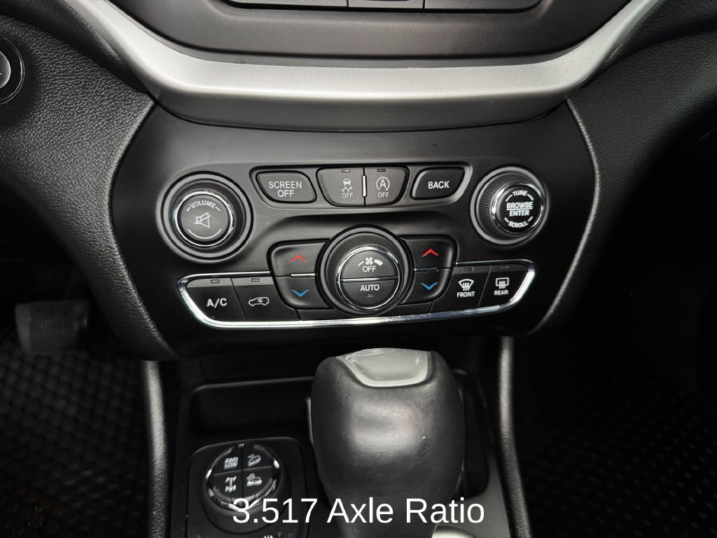 Used 2018 Jeep Cherokee Trailhawk w/ Comfort & Convenience Group AWD/4WD image 20