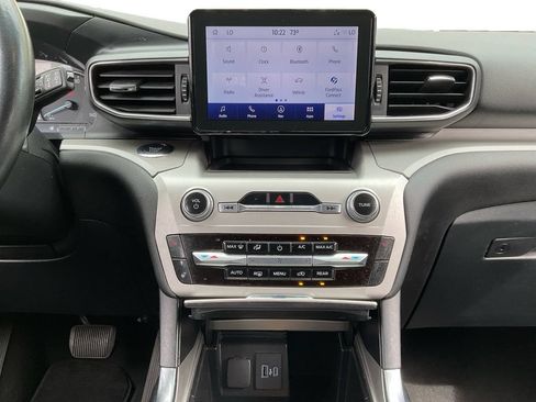 Used 2022 Ford Explorer XLT w/ Equipment Group 202A AWD/4WD image 10