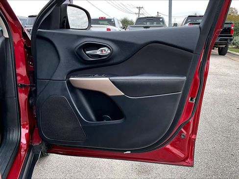 Used 2017 Jeep Cherokee Sport image 22