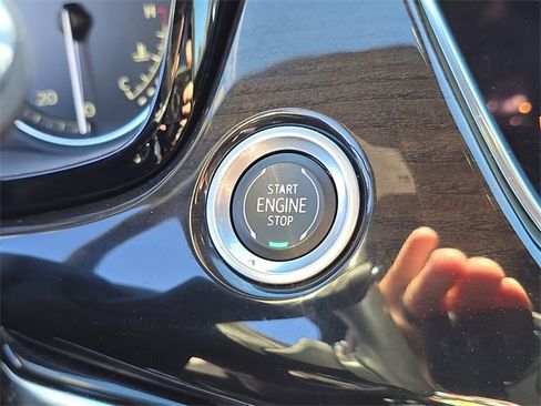 Used 2023 Cadillac XT6 Premium Luxury image 32