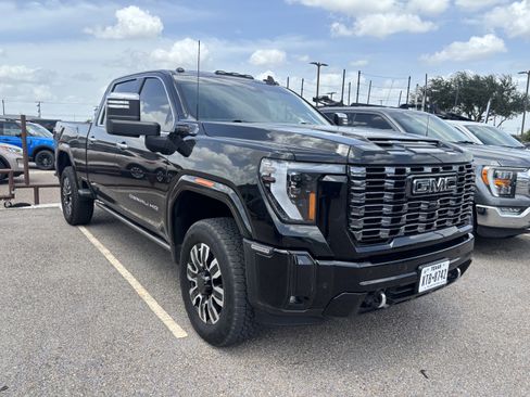 Used 2025 GMC Sierra 2500 Denali Ultimate AWD/4WD image 4