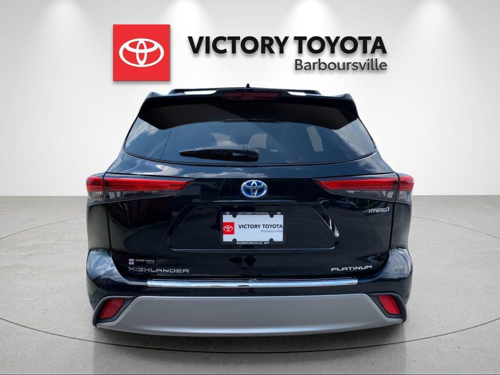 Used 2022 Toyota Highlander Platinum AWD/4WD image 4