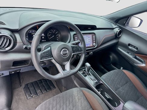 Used 2022 Nissan Kicks SR w/ Interior Electronics Package FWD image 7