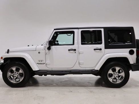 Used 2017 Jeep Wrangler Unlimited Sahara w/ Connectivity Group AWD/4WD image 4
