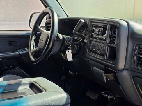 Used 2002 Chevrolet Silverado 2500 LS w/ Off-Road Skid Plate Pkg AWD/4WD image 17