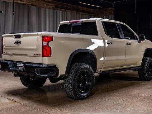 Used 2022 Chevrolet Silverado 1500 ZR2 w/ Technology Package image 10