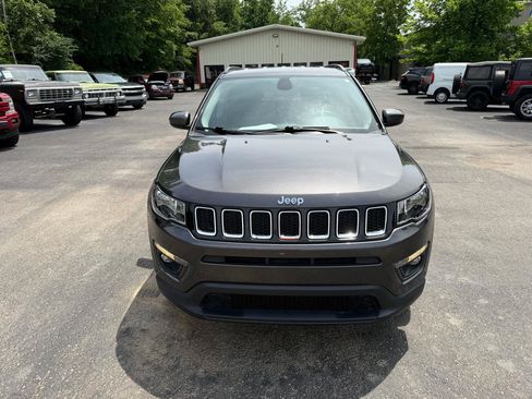 Used 2020 Jeep Compass Latitude w/ Cold Weather Group AWD/4WD image 8
