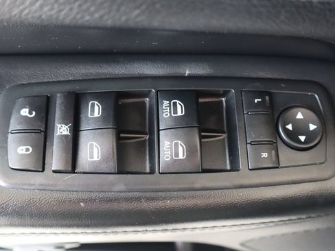 Used 2013 Jeep Grand Cherokee Limited w/ Luxury Group II AWD/4WD image 11