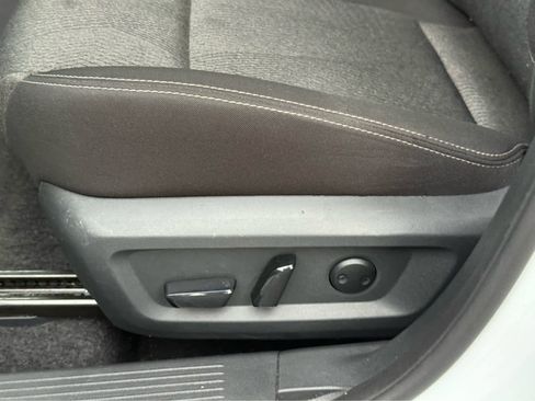 Used 2025 Nissan Rogue SV AWD/4WD image 13