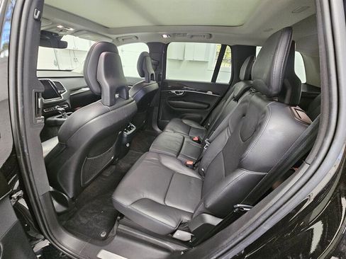 Used 2017 Volvo XC90 T6 Momentum w/ Vision Package image 12