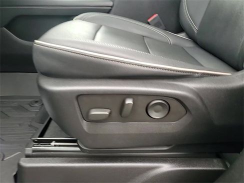 Used 2023 GMC Yukon XL SLT w/ SLT Premium Package image 13