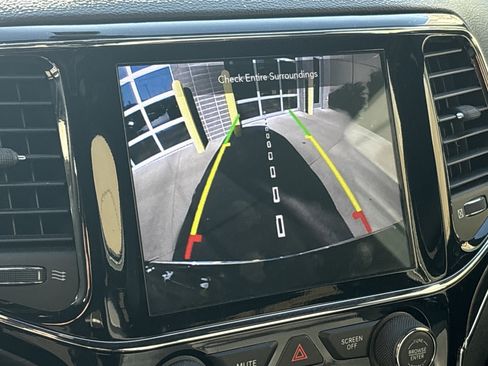 Used 2020 Jeep Grand Cherokee Limited w/ Luxury Group II image 24